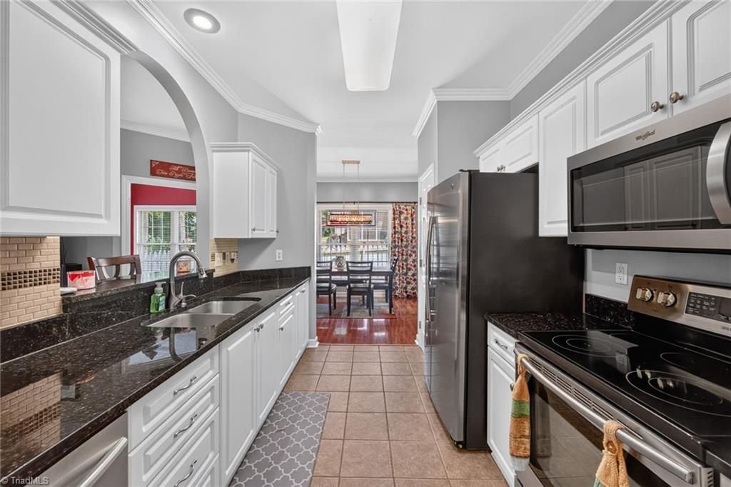 208 Cotswold Lane Property Photo 17