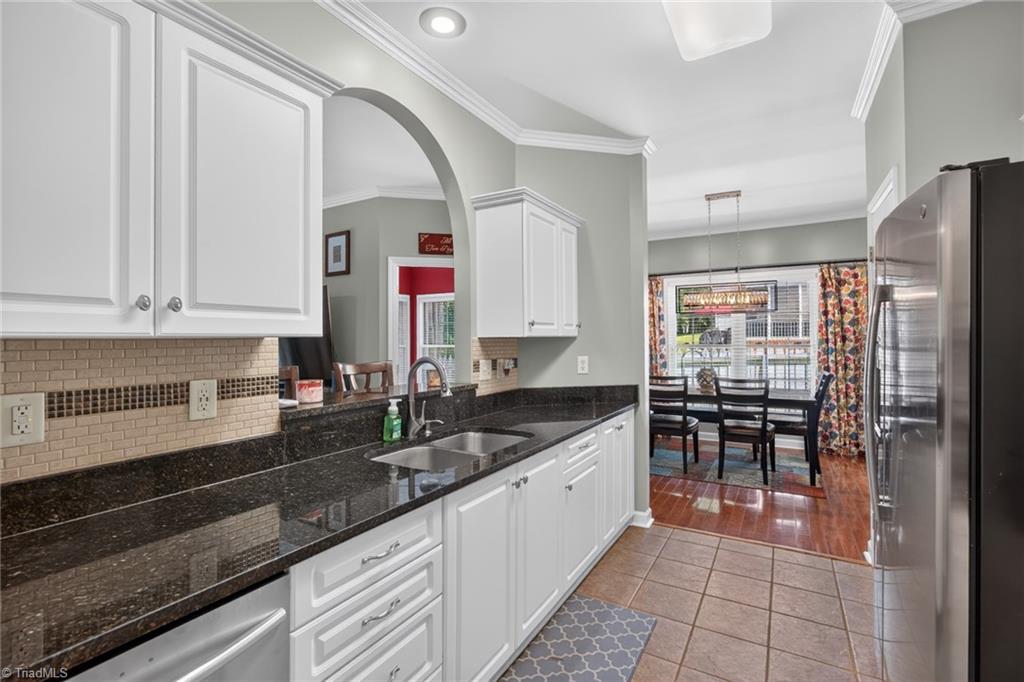 208 Cotswold Lane Property Photo 18