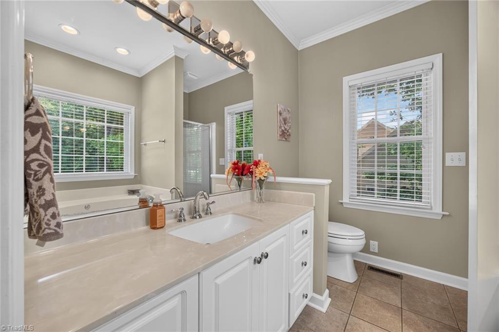 208 Cotswold Lane Property Photo 24