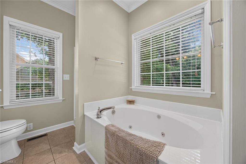 208 Cotswold Lane Property Photo 25
