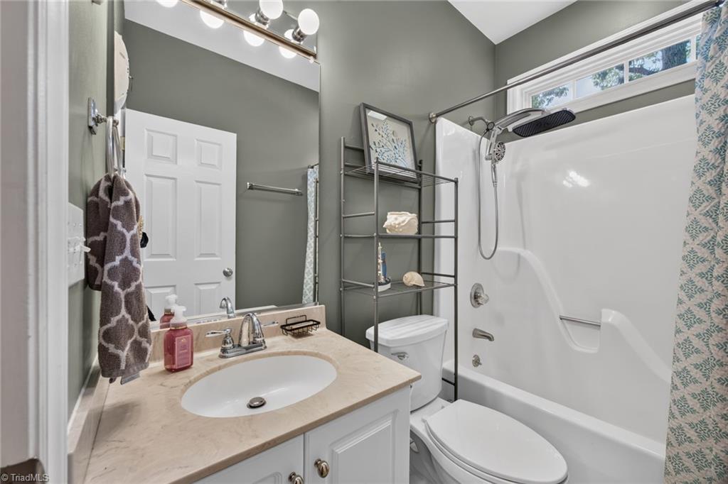 208 Cotswold Lane Property Photo 28