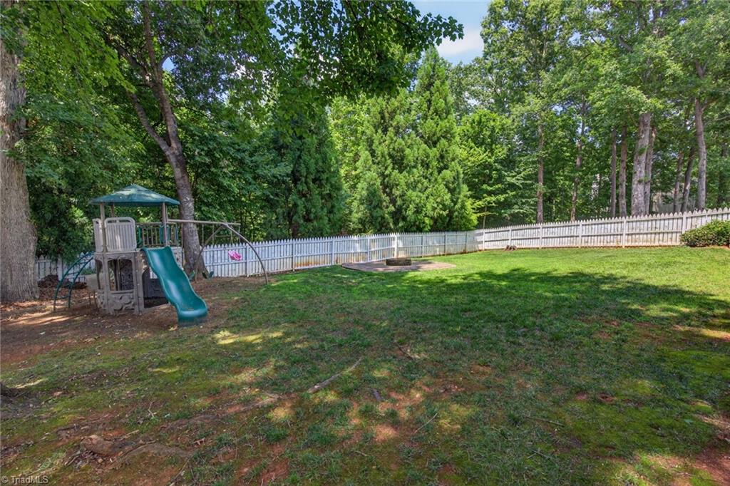 208 Cotswold Lane Property Photo 40