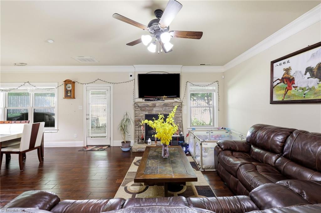 1105 Longleaf Pine Place Property Photo 9