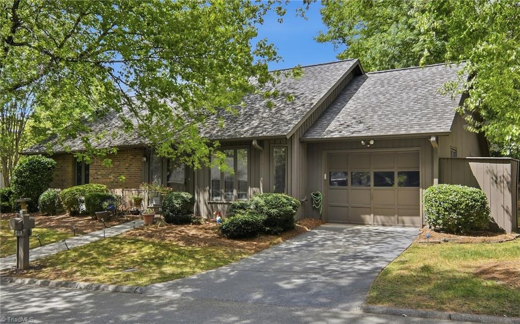 228 Barrington Place Property Photo 3
