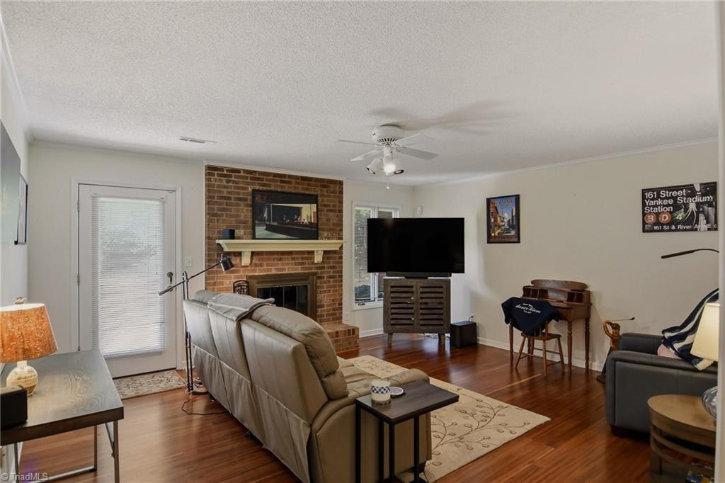 228 Barrington Place Property Photo 6