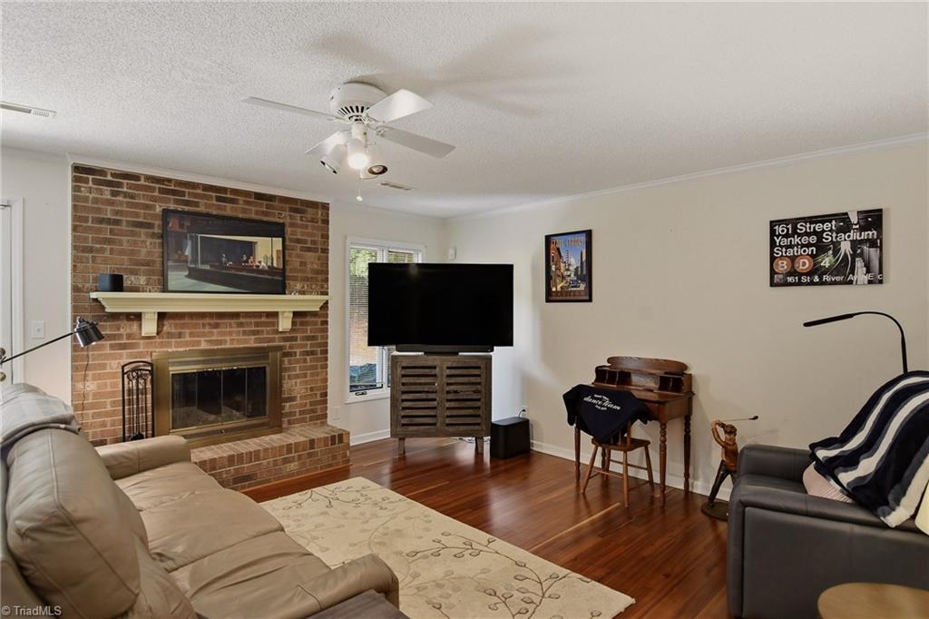 228 Barrington Place Property Photo 7