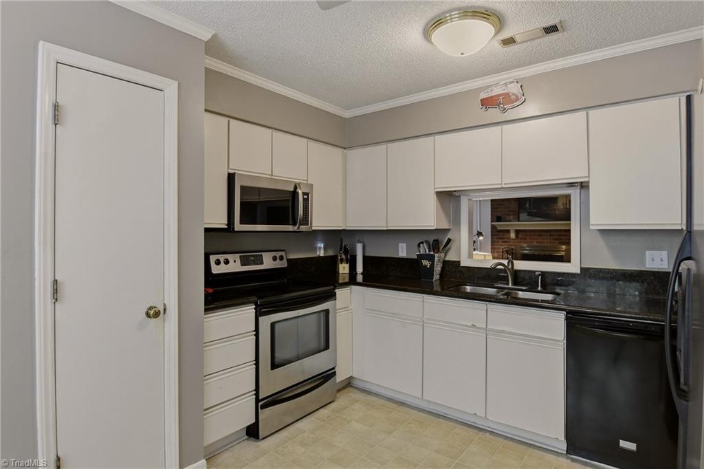 228 Barrington Place Property Photo 15