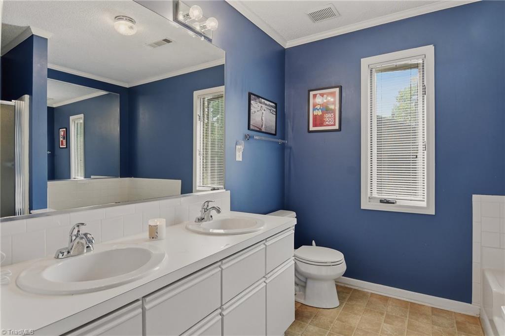 228 Barrington Place Property Photo 20