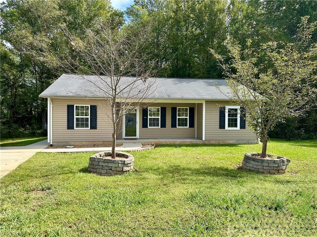 111 Dundee Court Property Photo 1