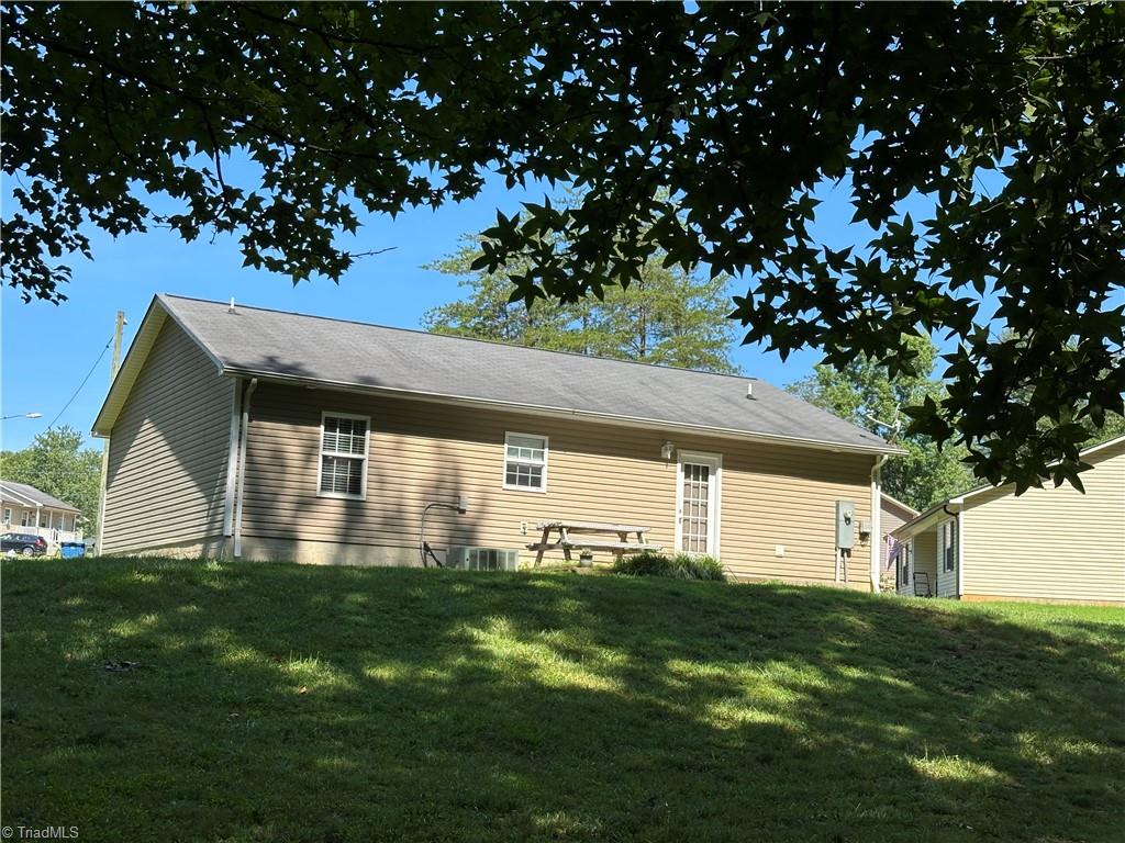 111 Dundee Court Property Photo 3