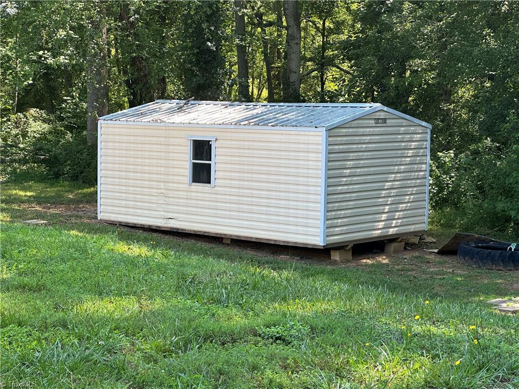 111 Dundee Court Property Photo 31