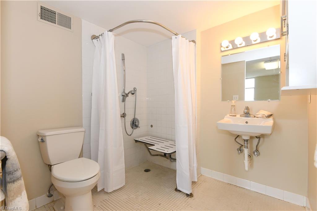 1101 N Elm Street # 805 Property Photo 27