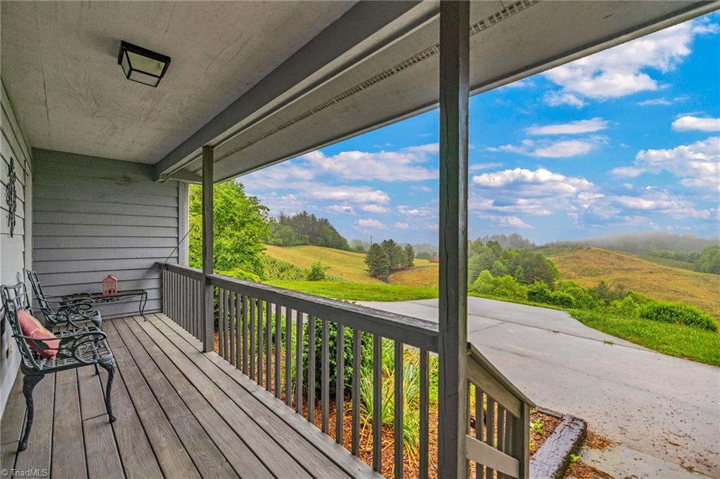 1142 Hartzog Ford Road W Property Photo 8