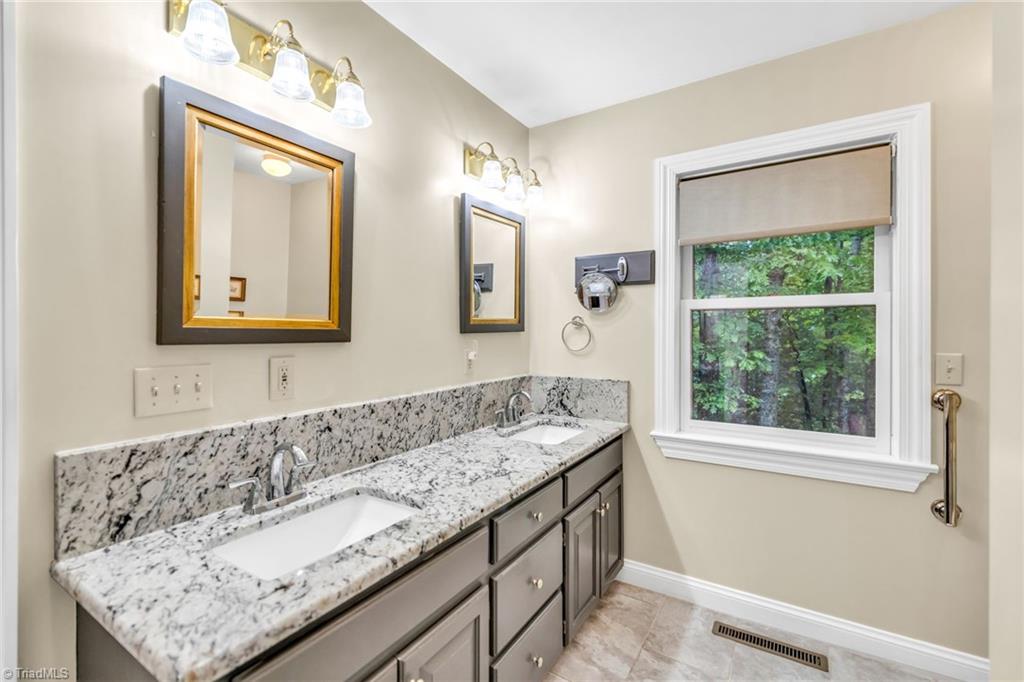 1142 Hartzog Ford Road W Property Photo 25