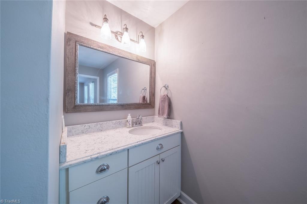 1320 Abingdon Way Property Photo 33