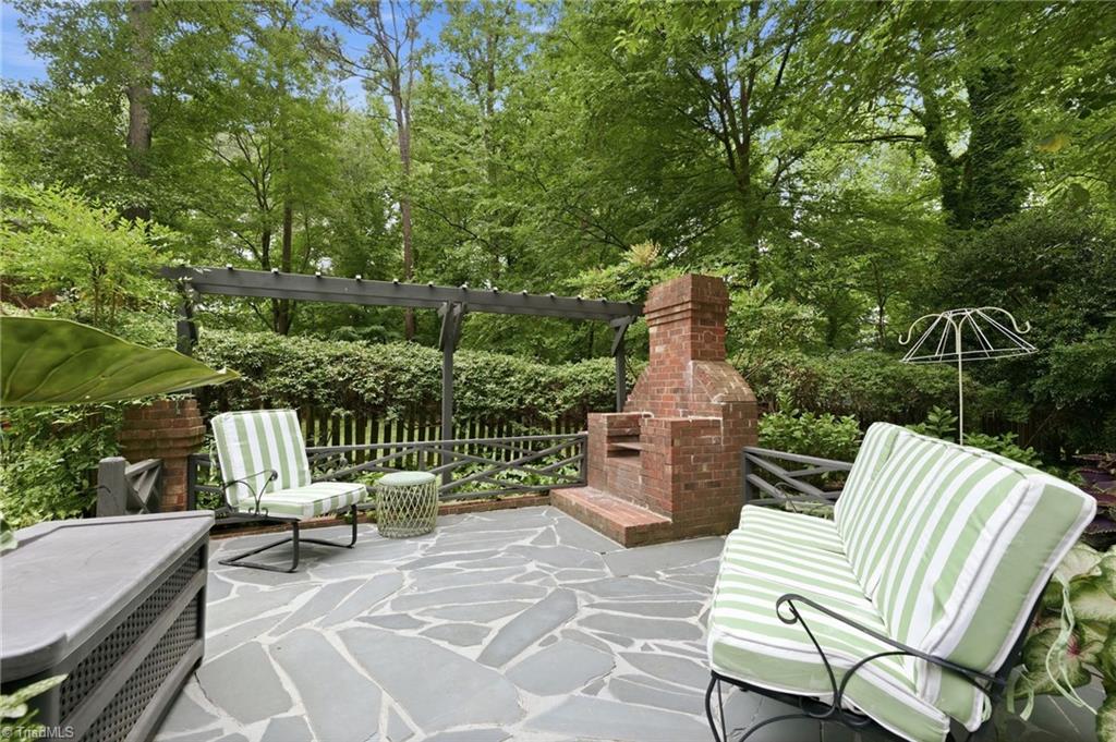 4301 Oakcliffe Road Property Photo 4