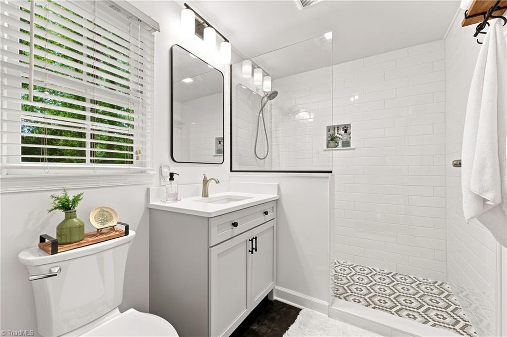 4301 Oakcliffe Road Property Photo 15