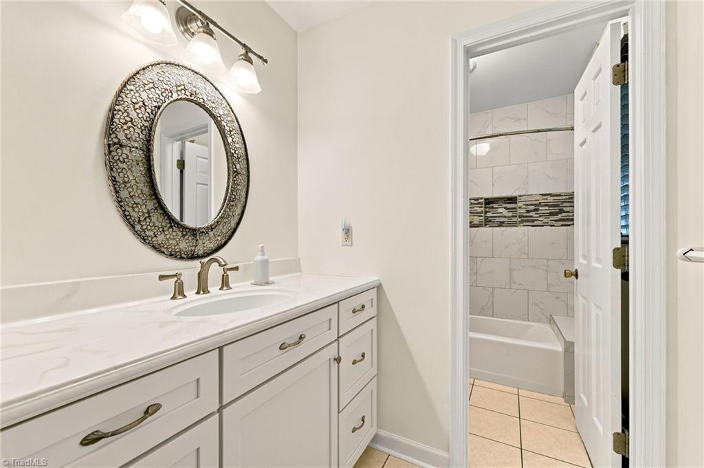 4301 Oakcliffe Road Property Photo 23