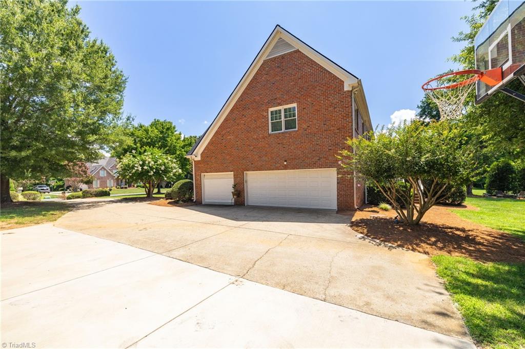 6177 Barmot Drive Property Photo 4