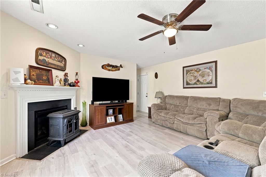 7027 Hill N Dale Drive Property Photo 9