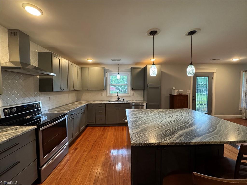 6778 Eldred Road Property Photo 4