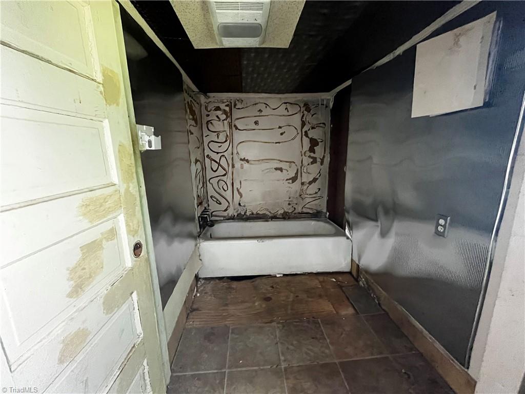 628 Early Avenue Property Photo 5