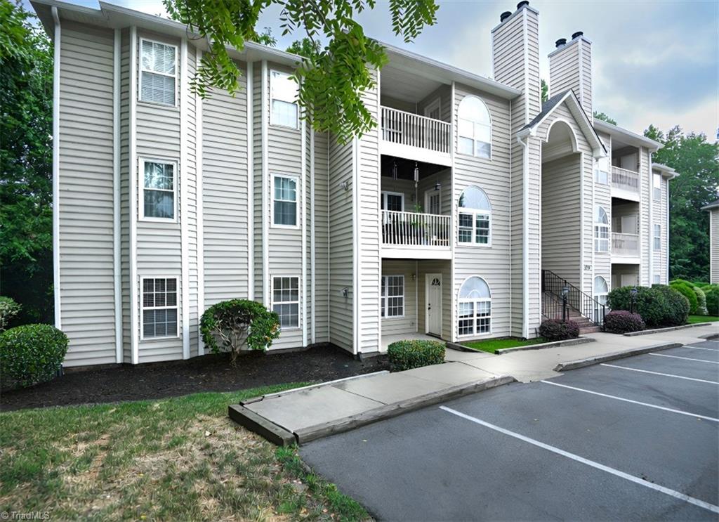 6704 W Friendly Avenue # 4D Property Photo 1
