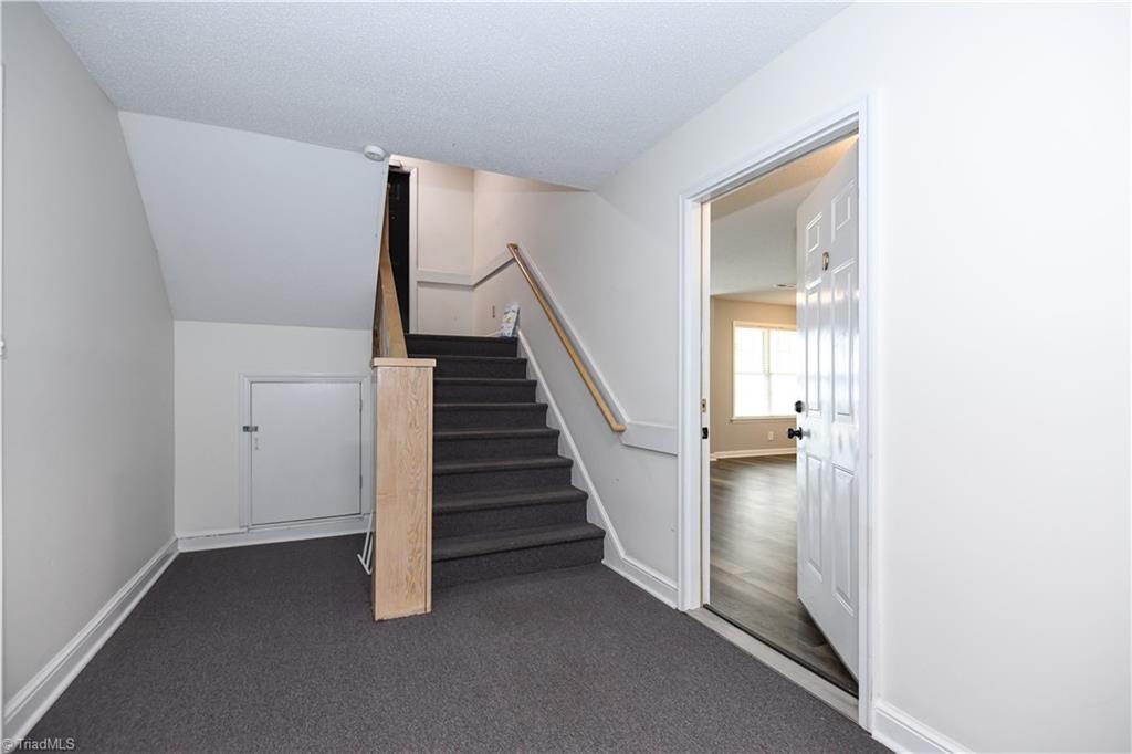 6704 W Friendly Avenue # 4d Property Photo 5