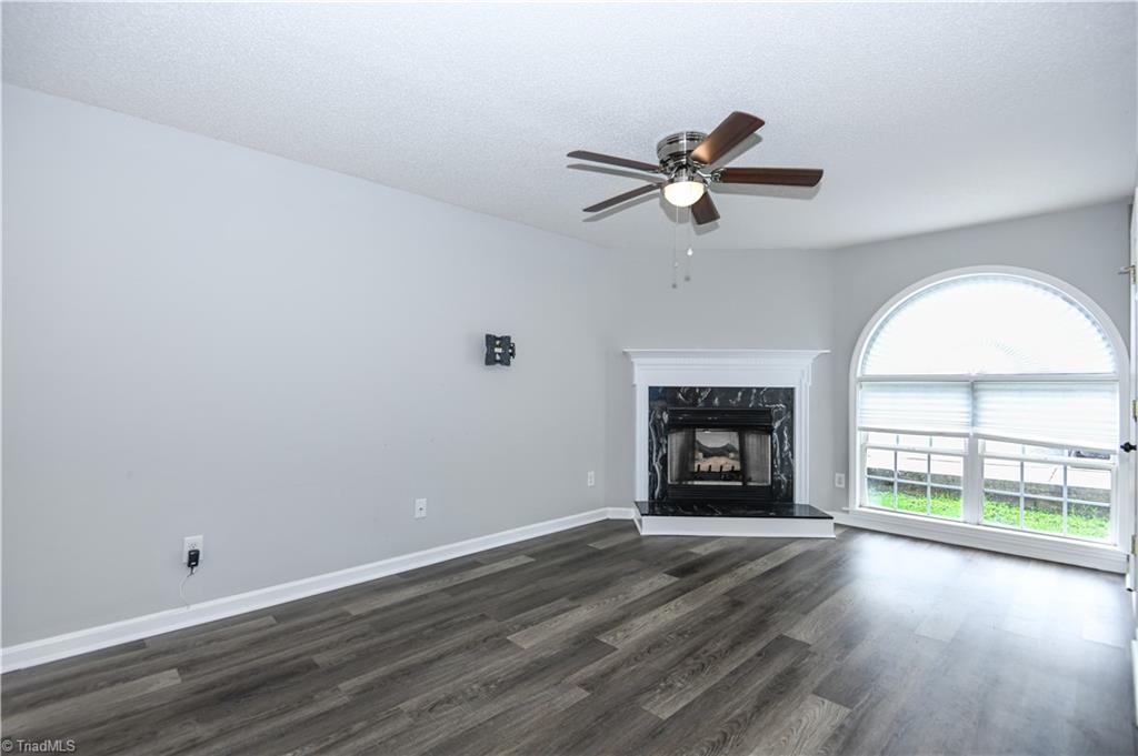 6704 W Friendly Avenue # 4d Property Photo 7