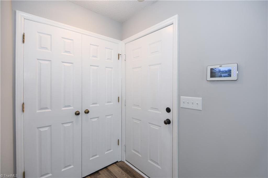 6704 W Friendly Avenue # 4d Property Photo 8
