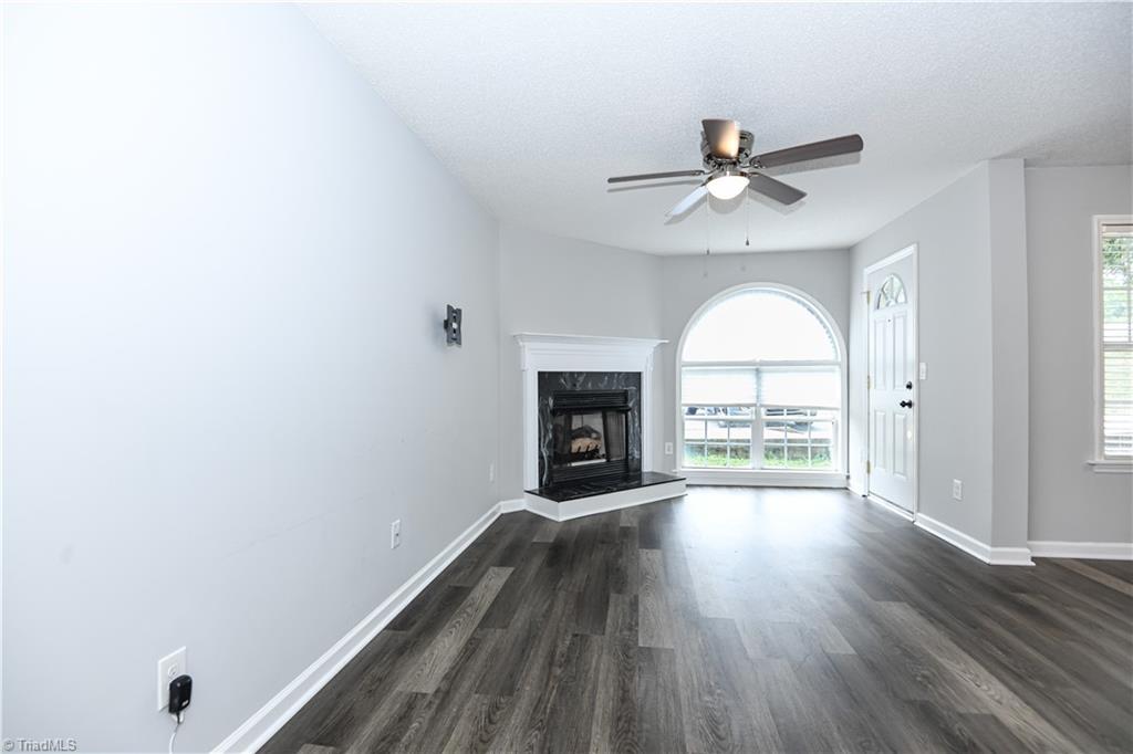 6704 W Friendly Avenue # 4d Property Photo 9