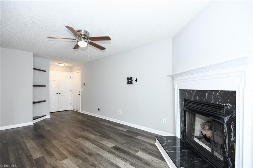 6704 W Friendly Avenue # 4d Property Photo 10