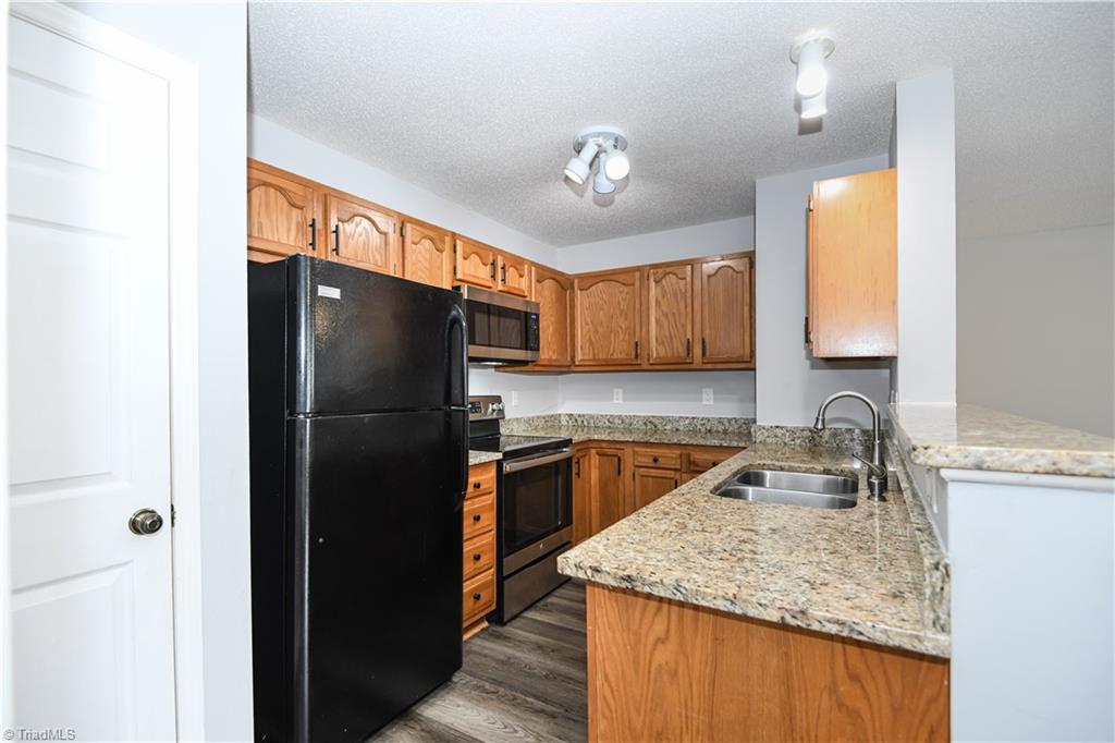 6704 W Friendly Avenue # 4d Property Photo 12