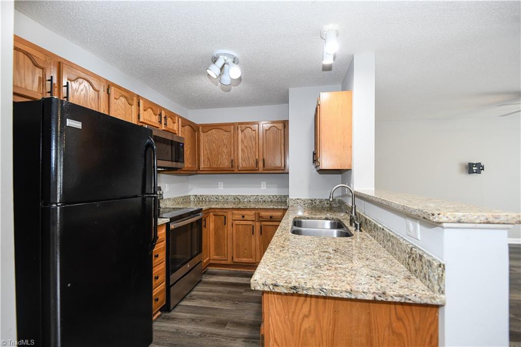 6704 W Friendly Avenue # 4d Property Photo 13