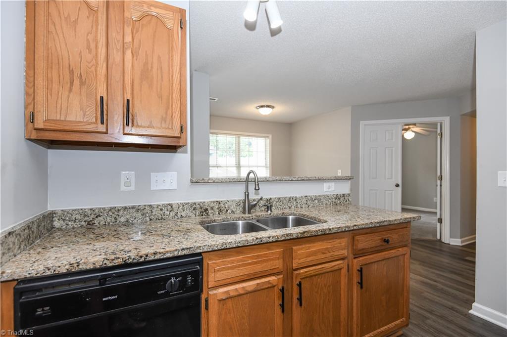6704 W Friendly Avenue # 4d Property Photo 14