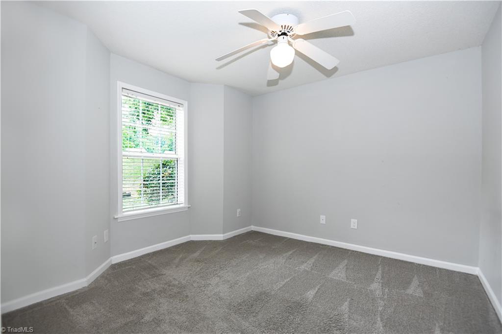 6704 W Friendly Avenue # 4d Property Photo 17
