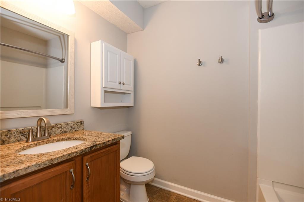 6704 W Friendly Avenue # 4d Property Photo 19