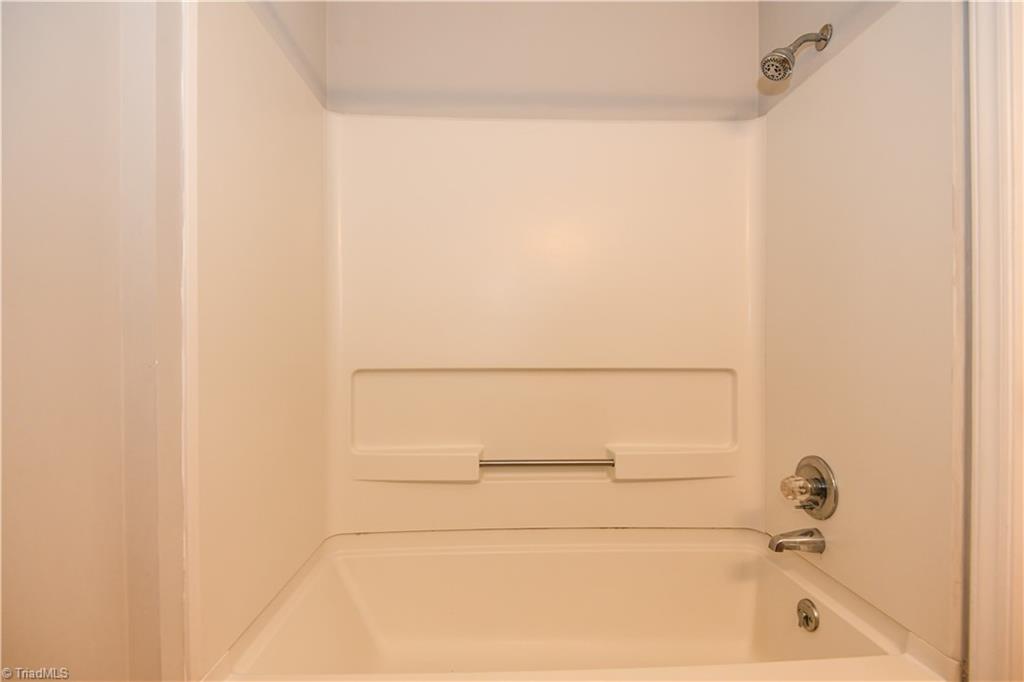 6704 W Friendly Avenue # 4d Property Photo 21