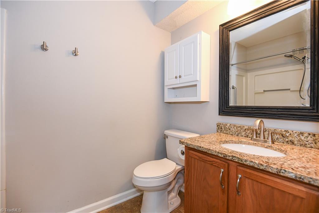 6704 W Friendly Avenue # 4d Property Photo 24