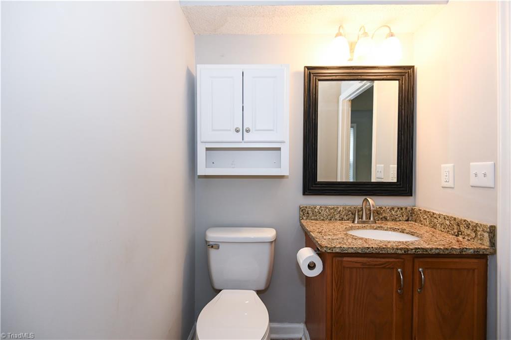 6704 W Friendly Avenue # 4d Property Photo 25