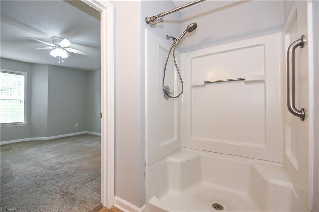6704 W Friendly Avenue # 4d Property Photo 26