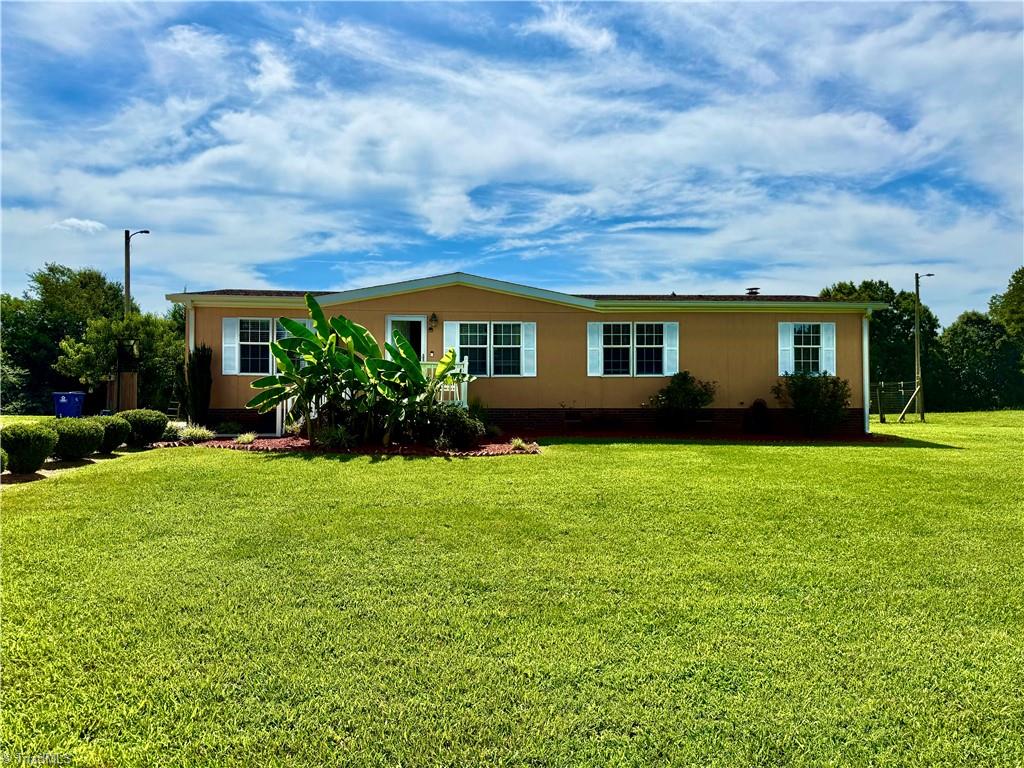 1104 Spring Meadow Drive Property Photo 1
