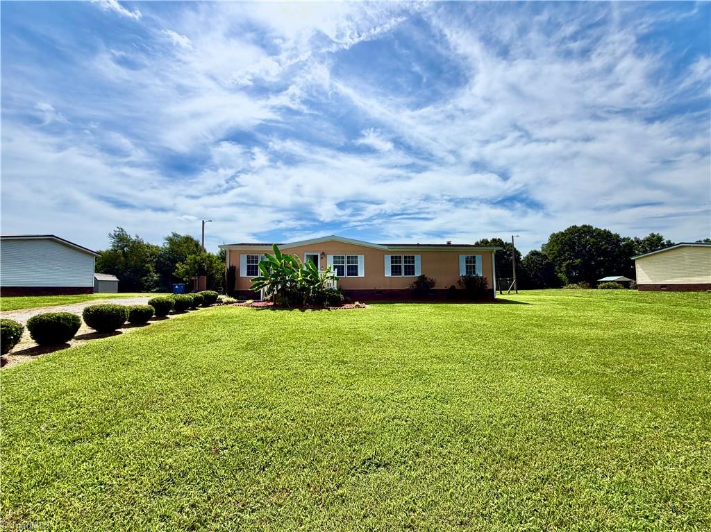 1104 Spring Meadow Drive Property Photo 3