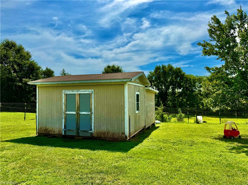 1104 Spring Meadow Drive Property Photo 11