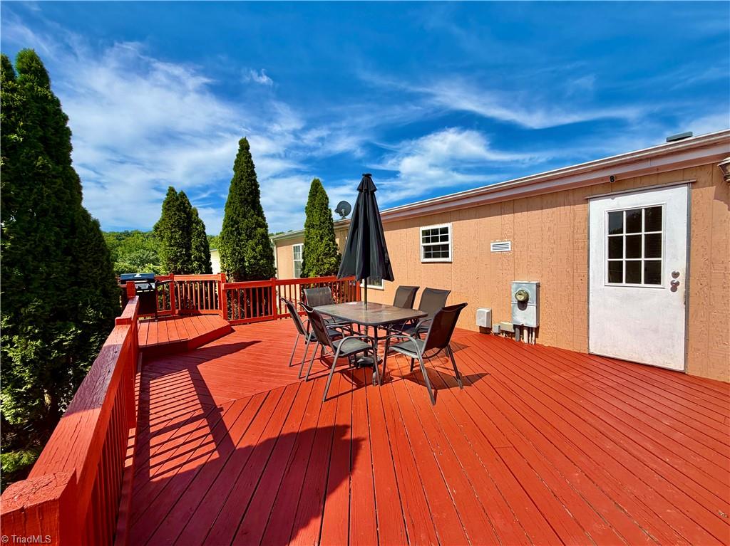 1104 Spring Meadow Drive Property Photo 12