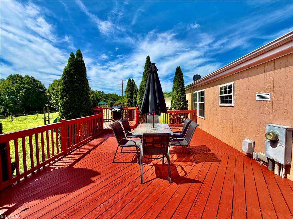 1104 Spring Meadow Drive Property Photo 13