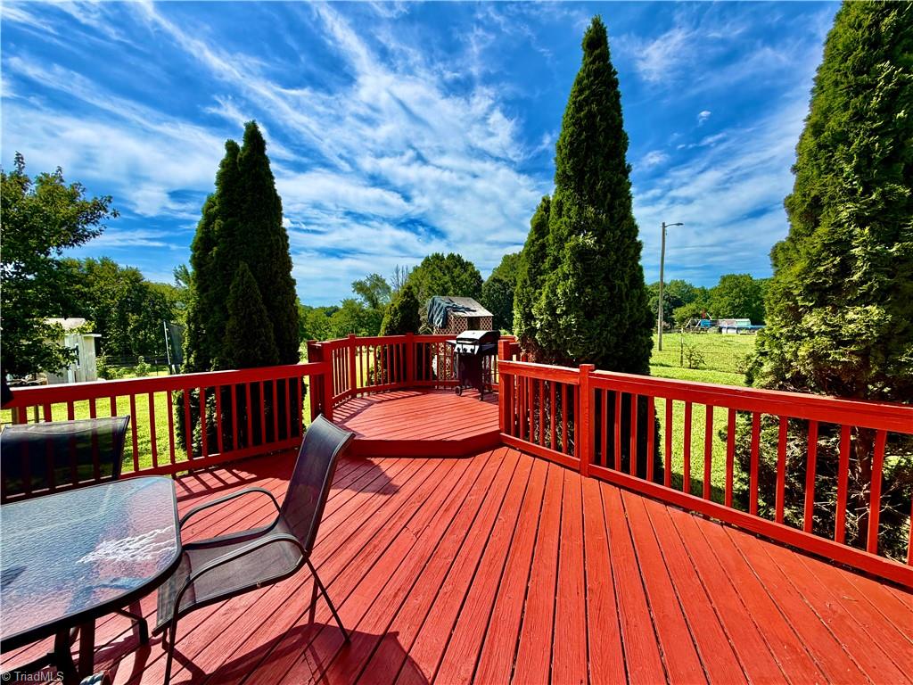 1104 Spring Meadow Drive Property Photo 14