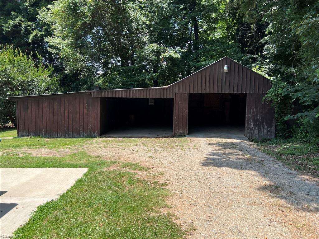 5879 Stanley Huff Road Property Photo 3