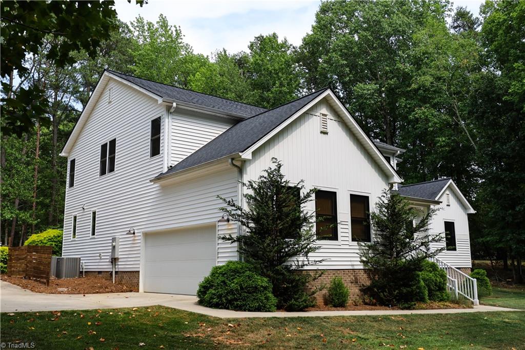 6012 Thistle Trace Property Photo 2