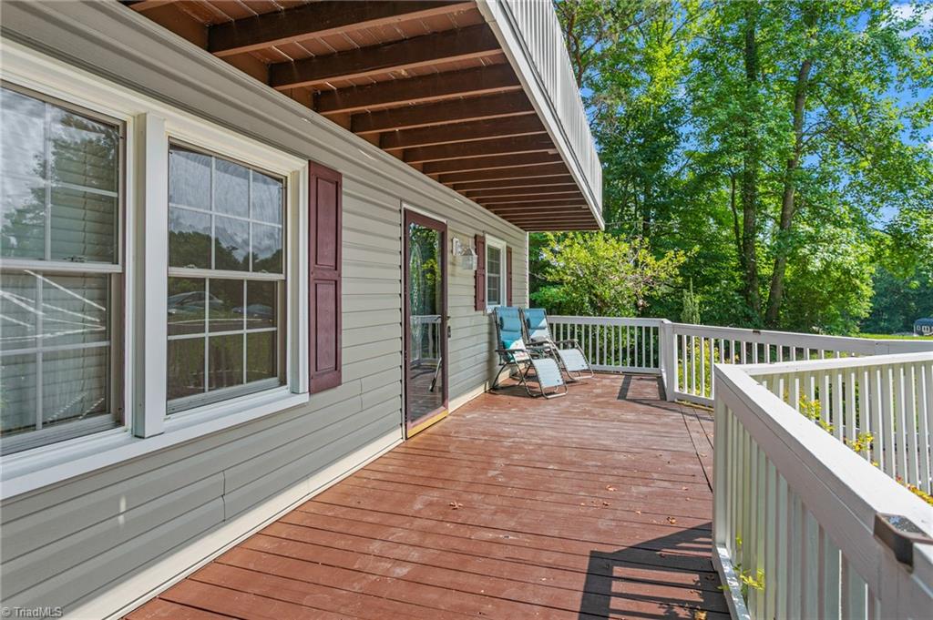 147 Glen Meadow Drive Property Photo 3